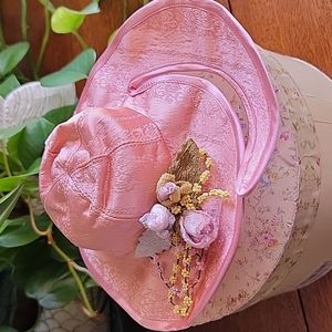 Putting on the Ritz Jewelry Unique Gift Box Victorian Bonnet 👒  with Hat Box